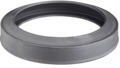 Vedante circular preto de borracha em fundo branco