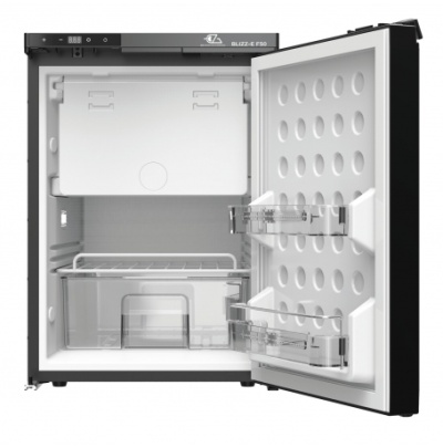 Mini frigorífico preto aberto mostrando interior branco com prateleira e compartimentos transparentes na porta