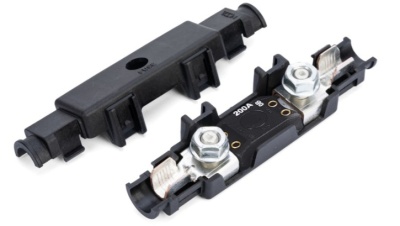 Fusível automóvel 200A com estrutura plástica preta e terminais metálicos prateados