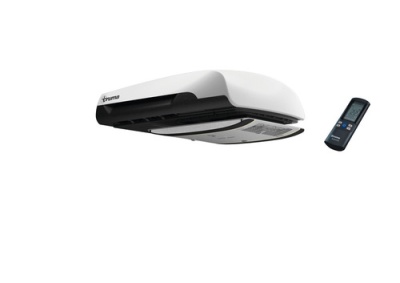 Ar condicionado de teto branco e preto com comando remoto