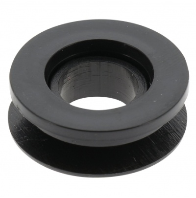 Anel preto circular com duas partes planas e reentrância central