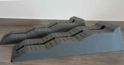 Rampas cinzentas de plástico robusto para elevação de veículos