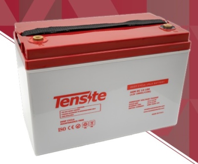 Bateria Tenste deep-cycle AGM 12V 100Ah branca e vermelha com alça preta e texto técnico