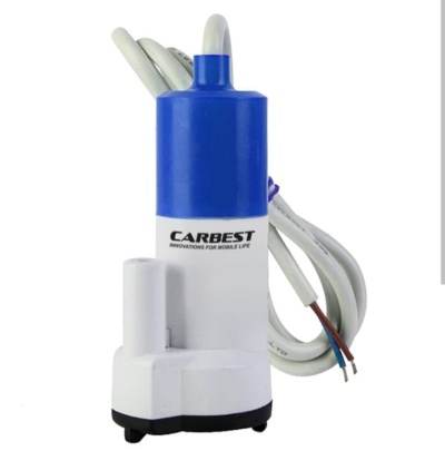 Bomba submersível Carbest branca e azul com cabo elétrico branco