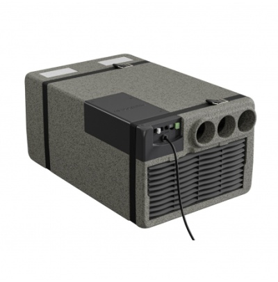 Equipamento retangular cinzento com três aberturas e parte preta com grelha e cabo