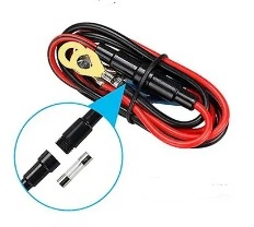 Cabo elétrico com terminais metálicos e conector preto