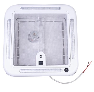 Plafon quadrado branco com vidro translúcido e fios expostos