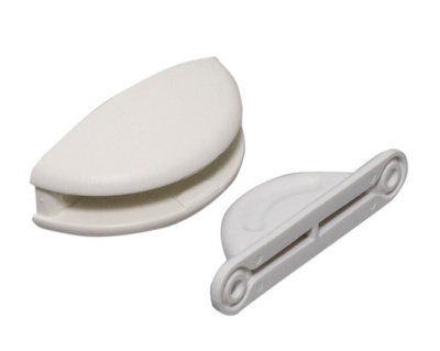 Conjunto de duas peças de plástico branco, uma semicircular e outra retangular