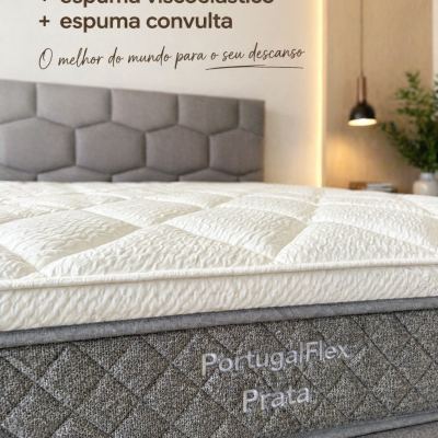 Colchão PortugalFlex Prata cinza e branco com cabeceira acolchoada cinza e texto publicitário na parede