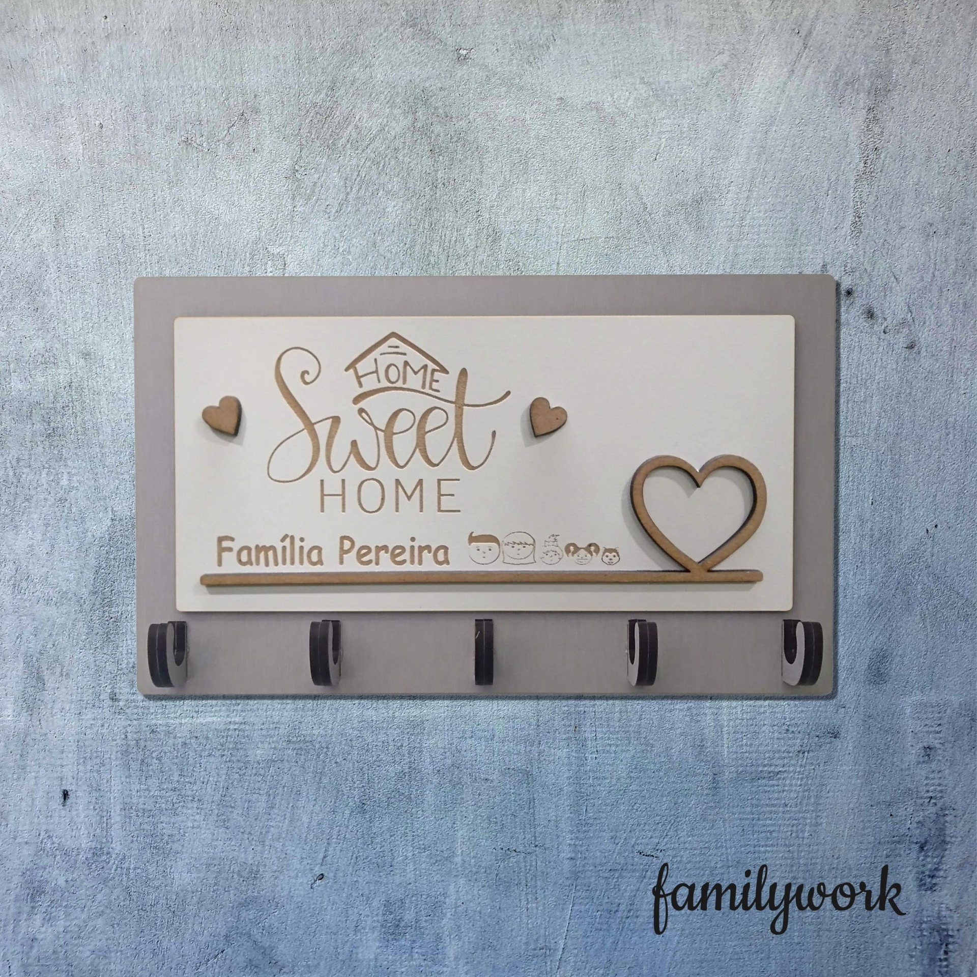 Chaveiro de Parede "Home Sweet Home" Personalizado Suporte de parede para chaves com texto Home Sweet Home e nomes Familia Pereira em madeira