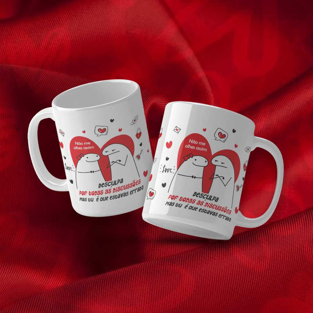 Caneca Dia dos Namorados 'Flork' - Desculpa, Mas Tu Estavas Errado Canecas brancas com desenhos cartoon e texto em português sobre fundo vermelho