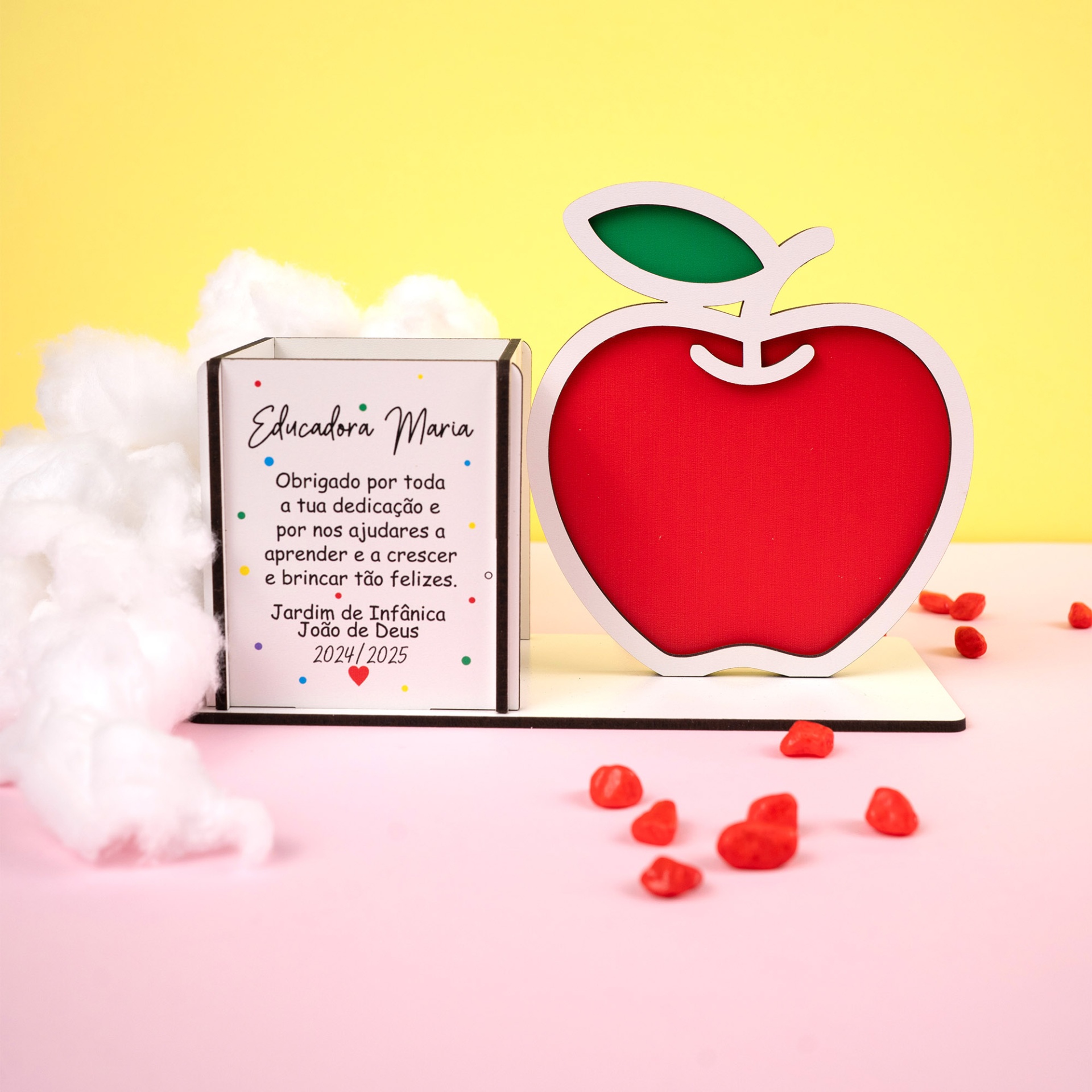 Caixa Porta‑Lápis “Maçã” Personalizada Porta-retrato formato de maçã vermelha com mensagem de agradecimento e decoração com algodão branco