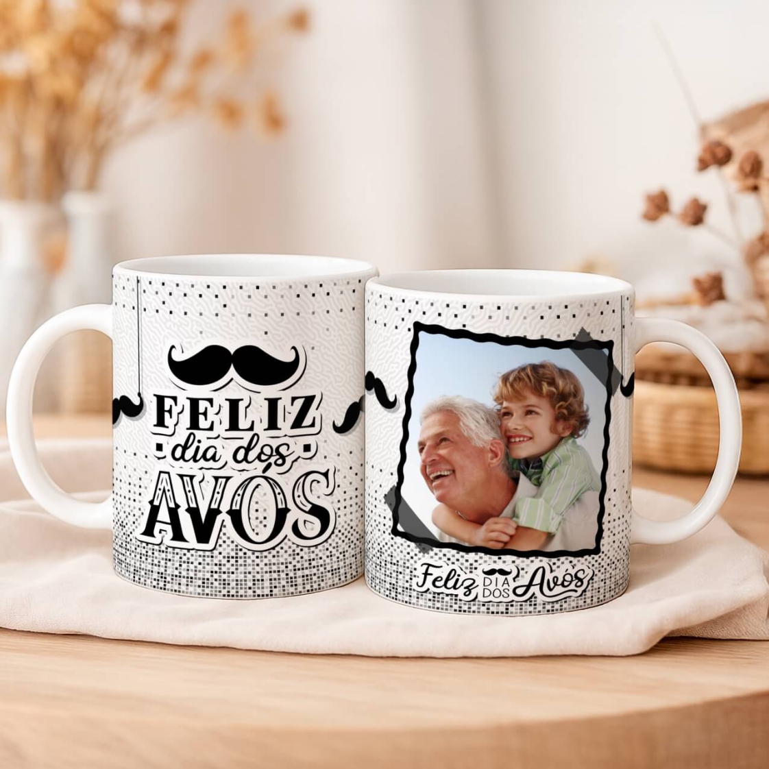 Canecas brancas com texto e foto para o Dia dos Av&oacute;s