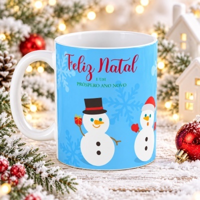 Caneca de cerâmica com tema de Natal e texto festivo em azul com bonecos de neve