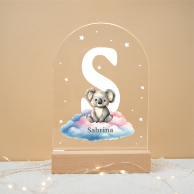 Luminária acrílica com coala e letra S