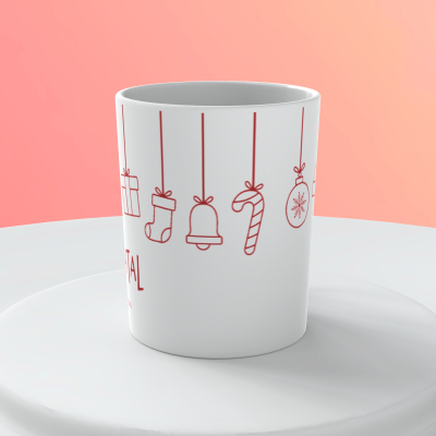 Caneca branca com desenhos natalícios vermelhos em fundo rosa