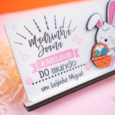 Cartão de papel com ilustração de coelho e texto personalizado para madrinha