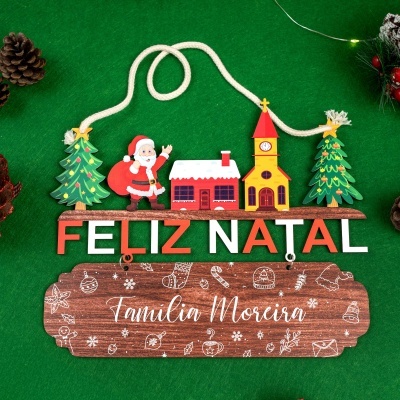 Decoração natalícia em madeira com boneco Pai Natal, árvores, casa, igreja e texto FELIZ NATAL