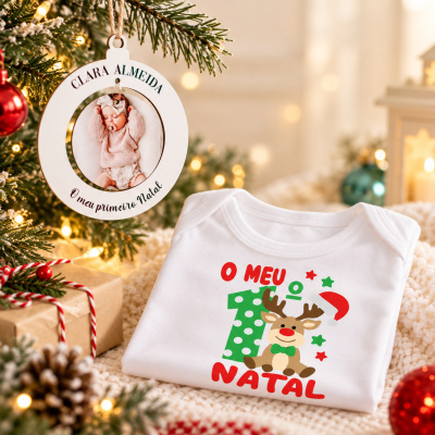 Body branco com estampa infantil de Natal e ornamento de árvore personalizado com foto de bebé