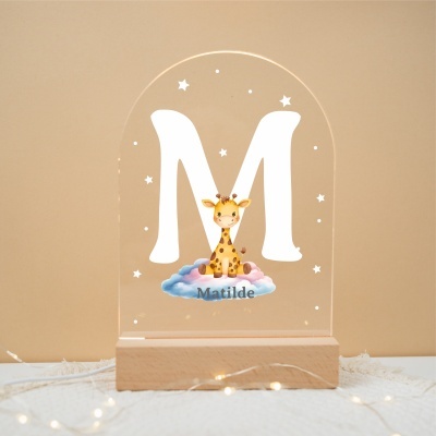 Lâmpada decorativa infantil com letra M, girafa e nome Matilde