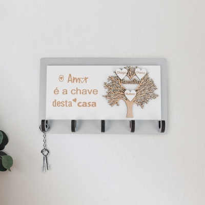 Porta-chaves decorativo com árvore da família e mensagem em português