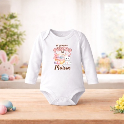 Body branco de bebé com estampa de Páscoa e texto personalizado