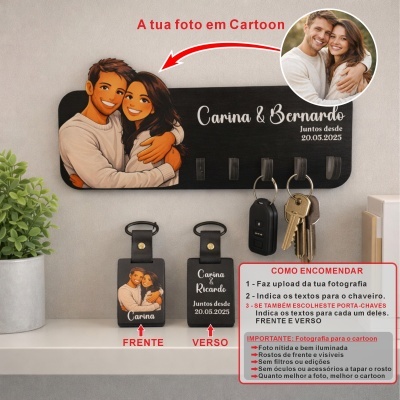 Porta-chaves preto em madeira com caricatura de casal e textos personalizados