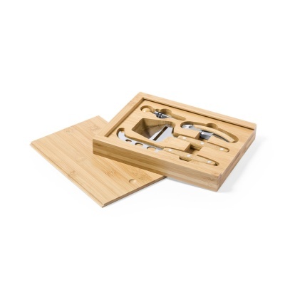 Conjunto de facas para queijo numa caixa de madeira clara