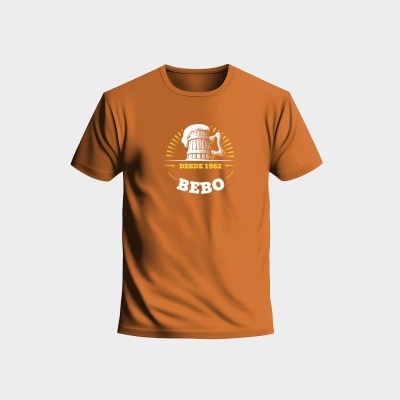 T-shirt laranja com estampa de caneco de cerveja e texto