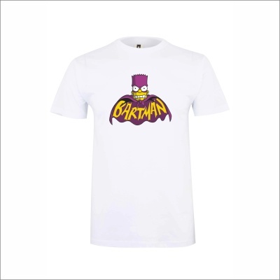 T-shirt branca com estampado do personagem Bartman dos Simpsons em roxo e amarelo.