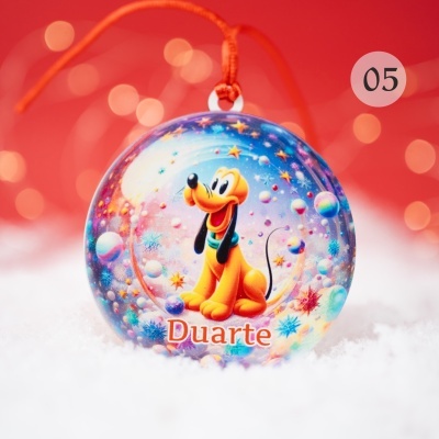 Ornamento redondo de Natal colorido com o personagem Pluto e nome Duarte