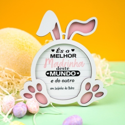 Objeto decorativo em forma de coelho com mensagem para madrinha