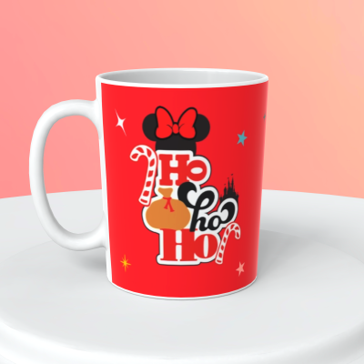 Caneca vermelha com decoração natalícia e texto Ho Ho Ho
