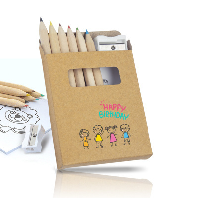 Estojo com lápis de cor naturais e um apontador com desenhos e texto na frente