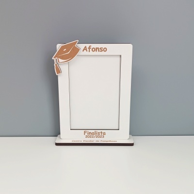 Moldura branca para foto com decoração e texto Afonso Finalista 2022/2023 Centro Escolar da Pampilhosa