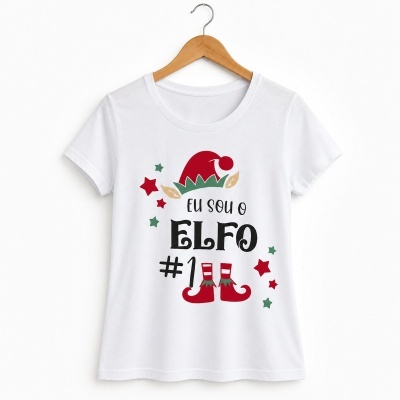 T-shirt branca com estampa de elfo e texto em português