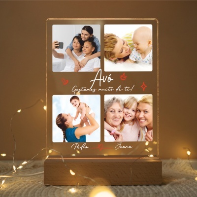 Placa decorativa transparente com fotos de família e texto em português