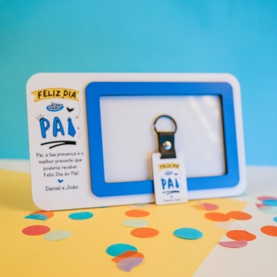 Chaveiro em suporte com texto FELIZ DIA PAI