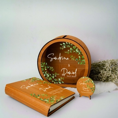 Conjunto decorativo de madeira com nomes Sandrina & Daniel e data 19.07.2025