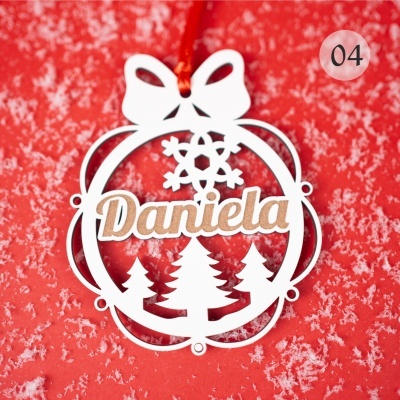 Ornamento de Natal personalizado com nome Daniela e motivos de gelo e árvores