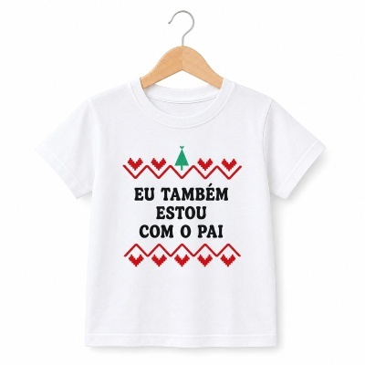 Camiseta branca de criança com texto e decoração natalícia