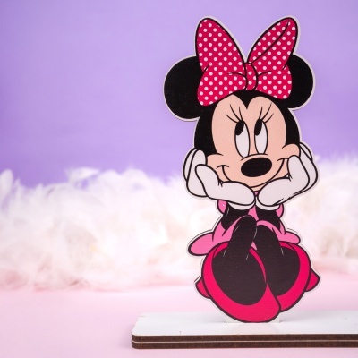 Estátua decorativa de madeira da Minnie Mouse com laço rosa e bolinhas brancas