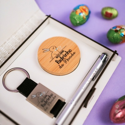 Conjunto de presente para padrinho com chaveiro, íman e caneta em caixa branca