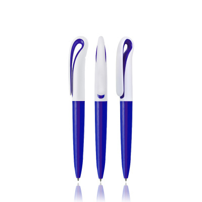 Três esferográficas azuis com tampa branca e clip azul.