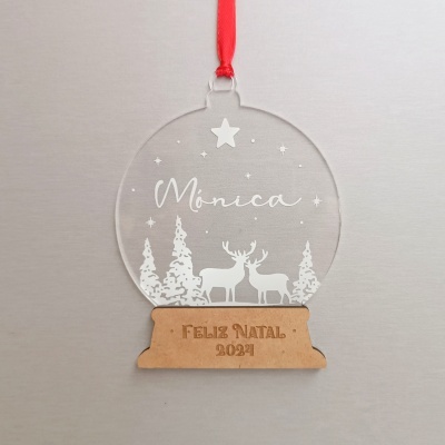 Enfeite de Natal em acrílico transparente com laço vermelho e base castanha
