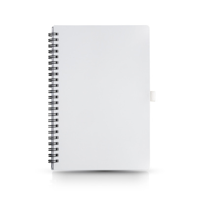 Caderno espiral com capa branca e argolas pretas