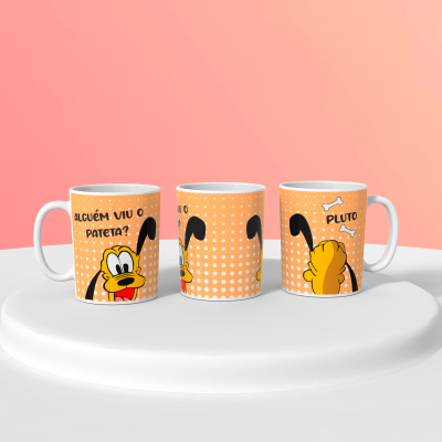 Três canecas de cerâmica laranja com bolinhas brancas e imagem do personagem Pluto