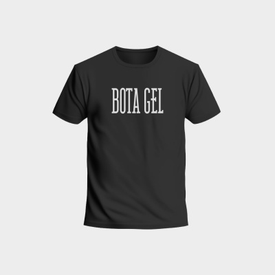 T-shirt preta com texto branco BOTA GEL