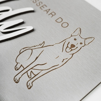 Capa cinza com ilustração de cão e texto OSSEAR DO
