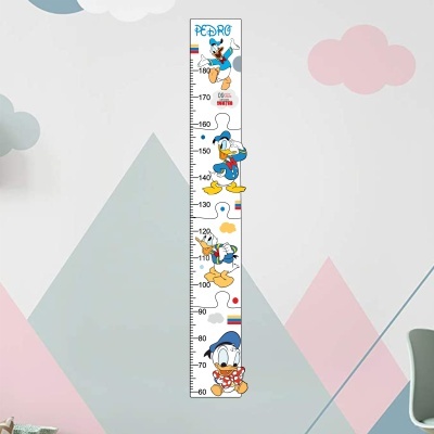 Medidor de crescimento infantil com Pato Donald e marcações em centímetros